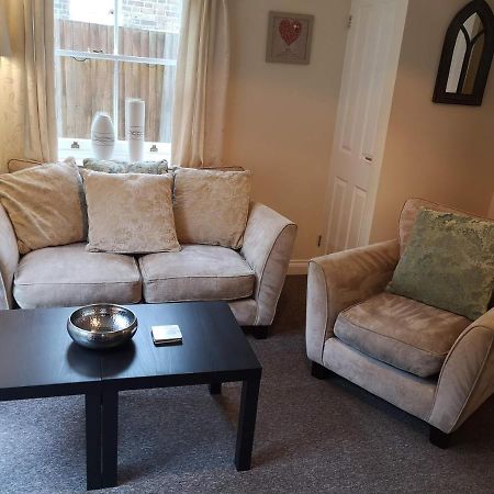 Coastal Escape Deal - 2 Bedroom House -Short Lets & Serviced Accommodation Bagian luar foto