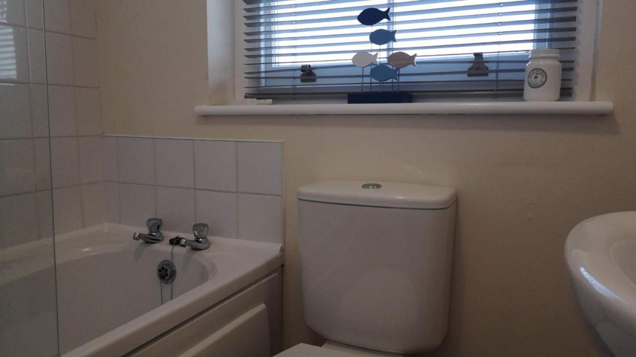 Coastal Escape Deal - 2 Bedroom House -Short Lets & Serviced Accommodation Bagian luar foto
