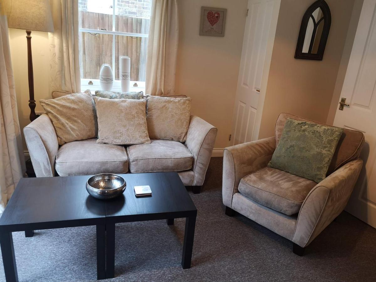 Coastal Escape Deal - 2 Bedroom House -Short Lets & Serviced Accommodation Bagian luar foto