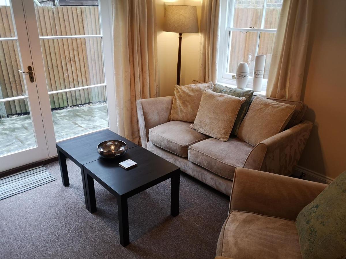 Coastal Escape Deal - 2 Bedroom House -Short Lets & Serviced Accommodation Bagian luar foto