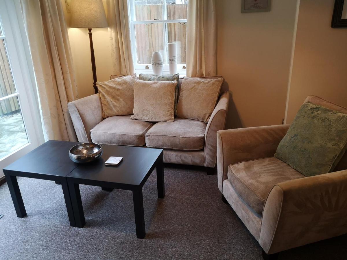 Coastal Escape Deal - 2 Bedroom House -Short Lets & Serviced Accommodation Bagian luar foto